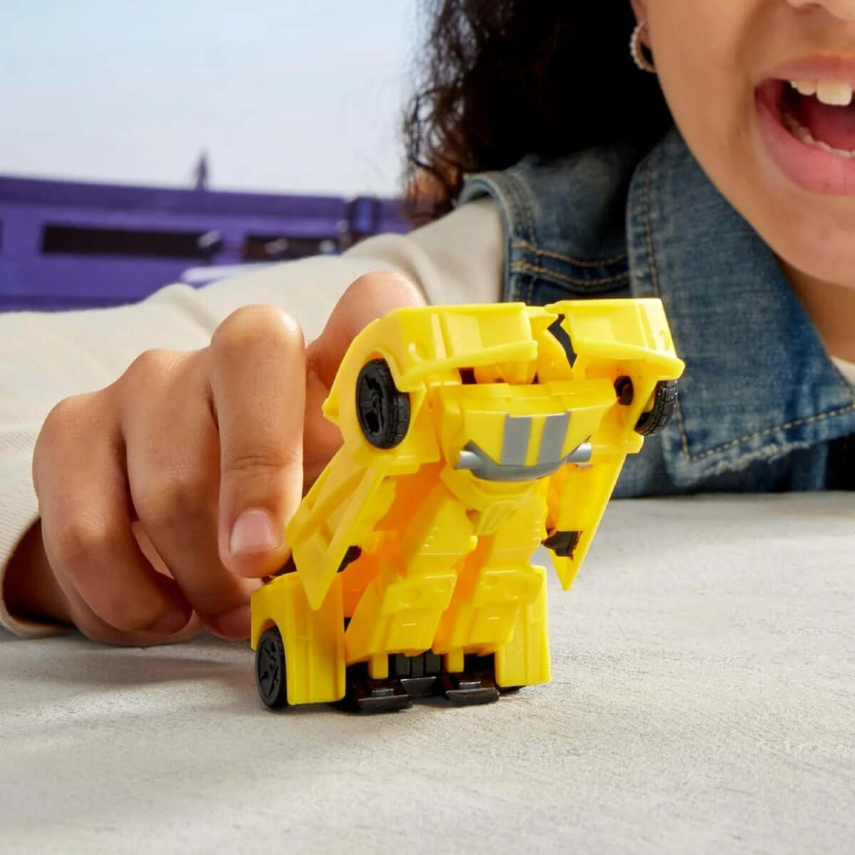 Transformers Earthpark Dönüşen Figür Bumblebee G0996 - Roket Oyuncak