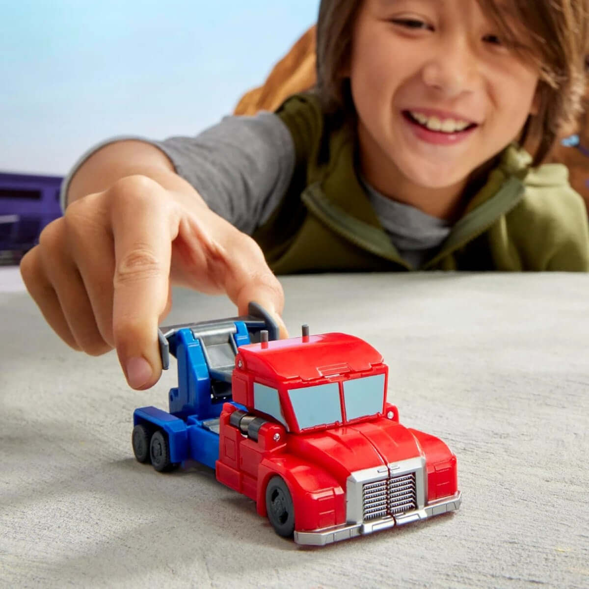 Transformers Earthpark Dönüşen Figür Optimus Prime G0994 - Roket Oyuncak
