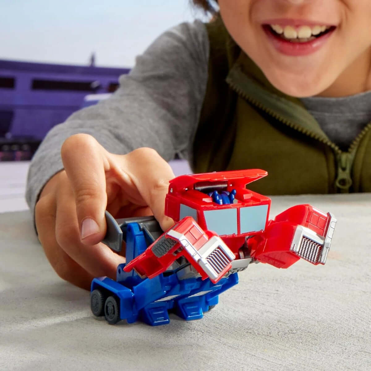 Transformers Earthpark Dönüşen Figür Optimus Prime G0994 - Roket Oyuncak