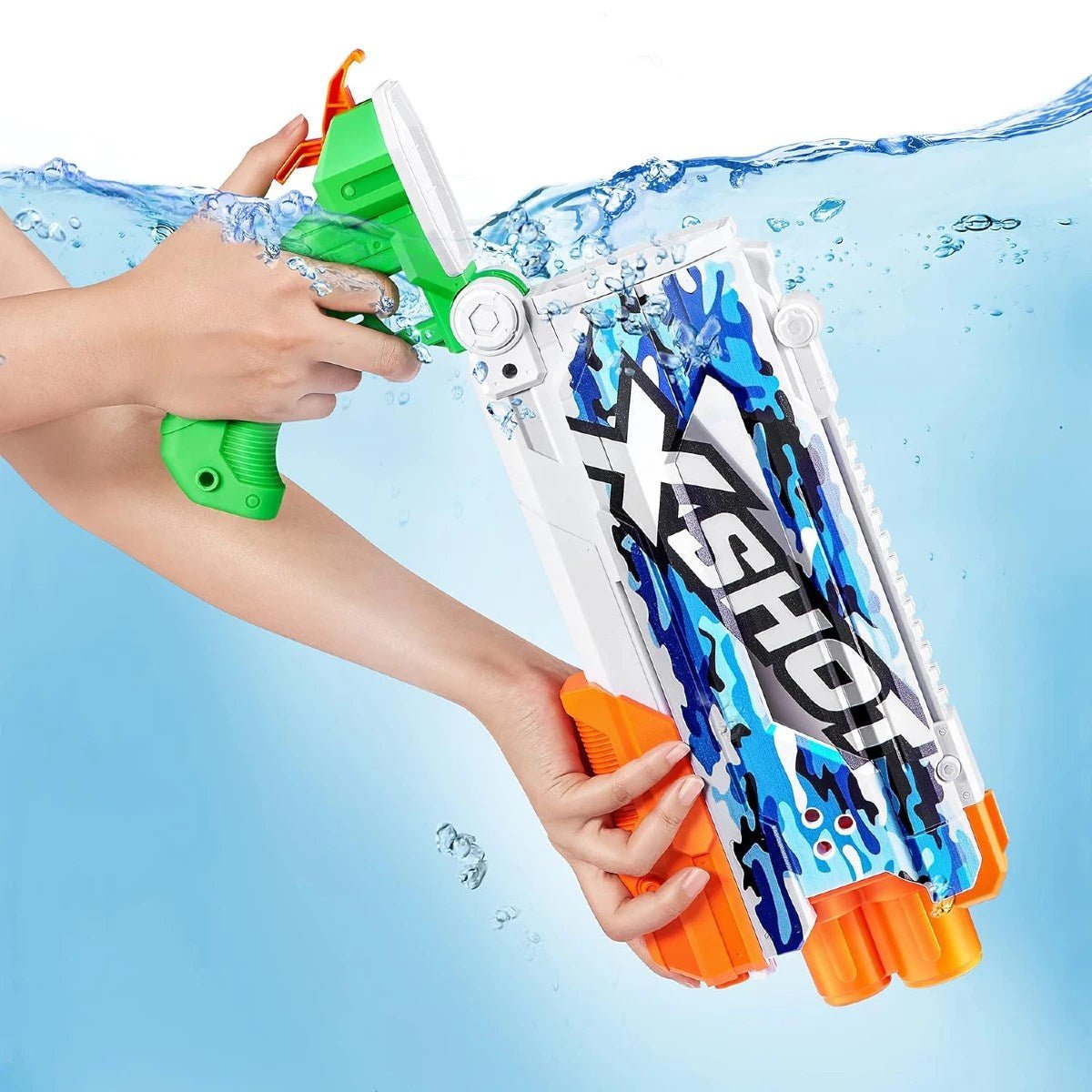 X - Shot Skins Fast Fill Su Tabancası Water Camo 800 ml Geniş Hazne, 10 Metre Atış Menzili, 1 Saniyede Hızlı Dolum Özellikli 49,5 cm Dev Su Tabancası - Roket Oyuncak